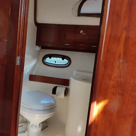 Úszó hotel Hit-1 Motor Yacht Pasito Blanco