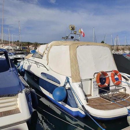 Hit-1 Motor Yacht Úszó hotel *